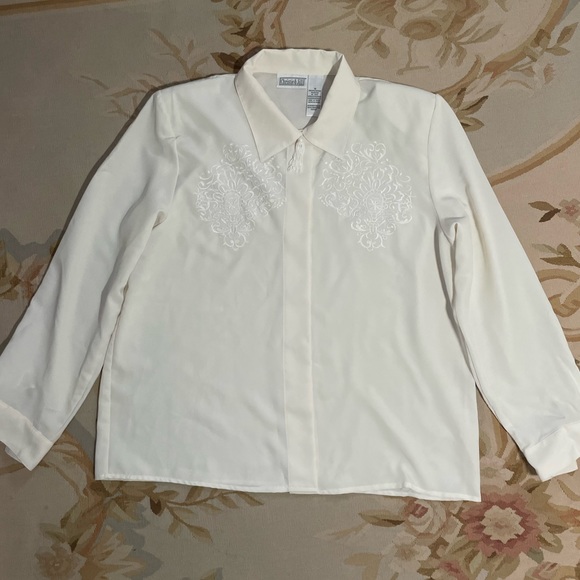 Vintage embroidered tassel front, off white blouse, size 18 by Christie and Jill - Picture 3 of 10